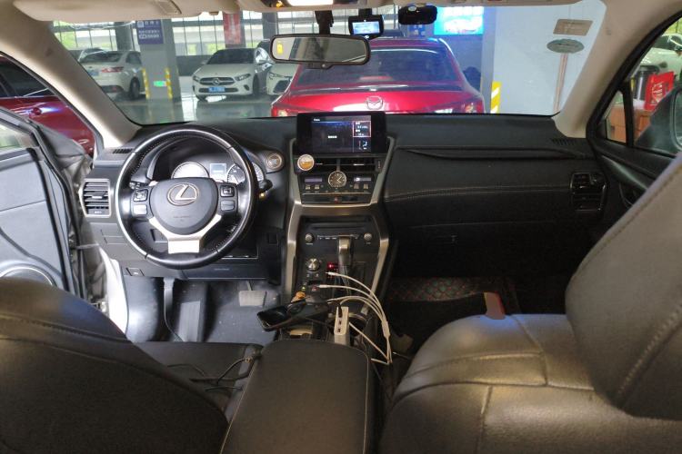 Used Lexus NX 2018 200 Front-Wheel-Drive Xingxing Edition China VI Standard Center Console