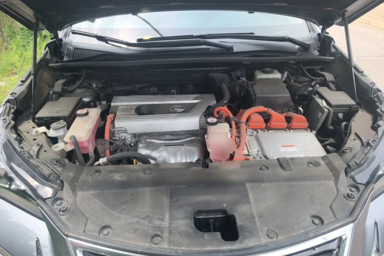 Used Lexus NX 2018 300h All-Wheel-Drive FENGZHI Edition China V Emission Standard Engine Bay