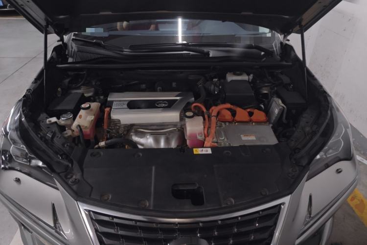 Used Lexus NX 2018 300h All-Wheel-Drive FENGZHI Edition China V Emission Standard Engine Bay
