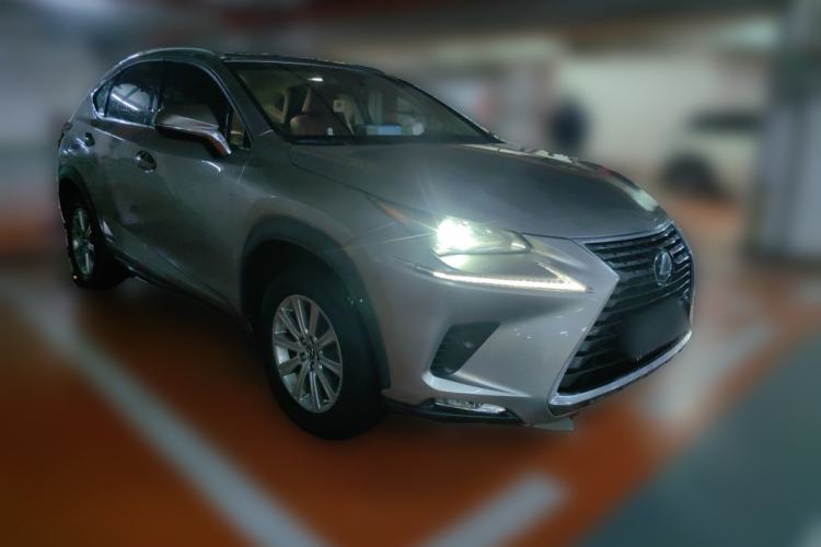 Used Lexus NX 2018 300h Front-Wheel-Drive FENGSHANG Version China V Emission Standard Front Right 45 Deg