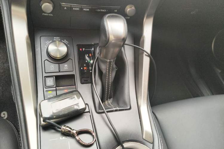 Used Lexus NX 2018 200 All-Wheel Drive FENGSHANG Version China VI Standard Gear Lever