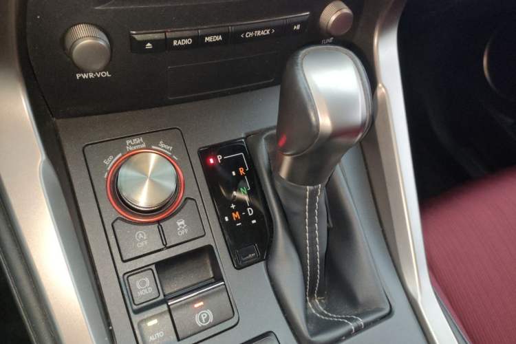 Used Lexus NX 2018 200 Front-Wheel-Drive X-Trail Version China V Standard Gear Lever