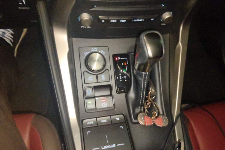Used Lexus NX 2018 300h Front-Wheel-Drive FENGSHANG Version China V Emission Standard Gear Lever