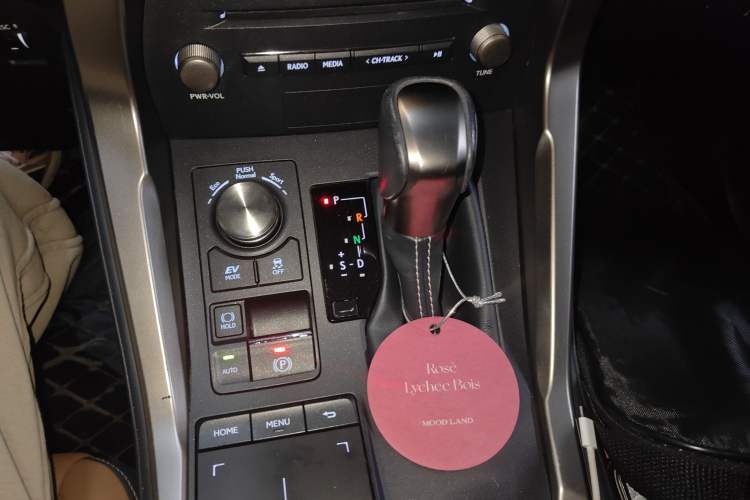 Used Lexus NX 2018 300h All-Wheel-Drive FENGZHI Edition China V Emission Standard Gear Lever