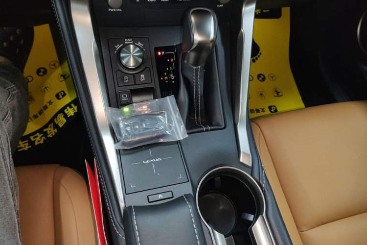 Used Lexus NX 2018 200 All-Wheel Drive FENGSHANG Version China VI Standard Gear Lever