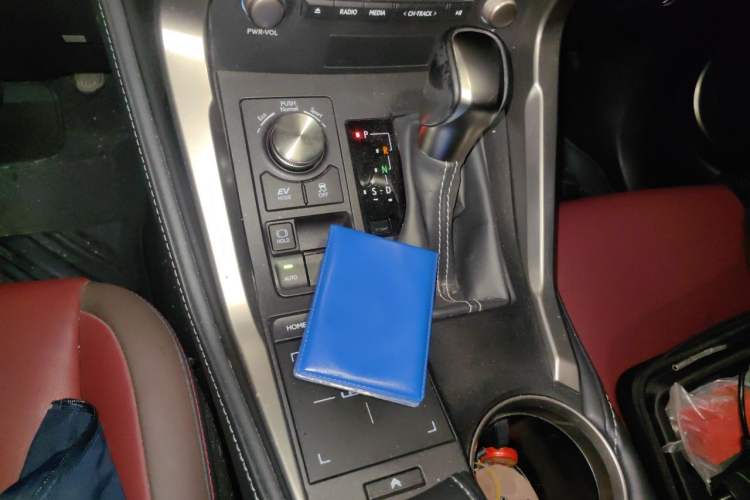 Used Lexus NX 2018 300h Front-Wheel-Drive FENGSHANG Version China V Emission Standard Gear Lever