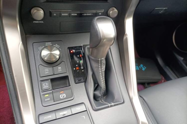 Used Lexus NX 2018 200 All-Wheel Drive FENGSHANG Version China VI Standard Gear Lever