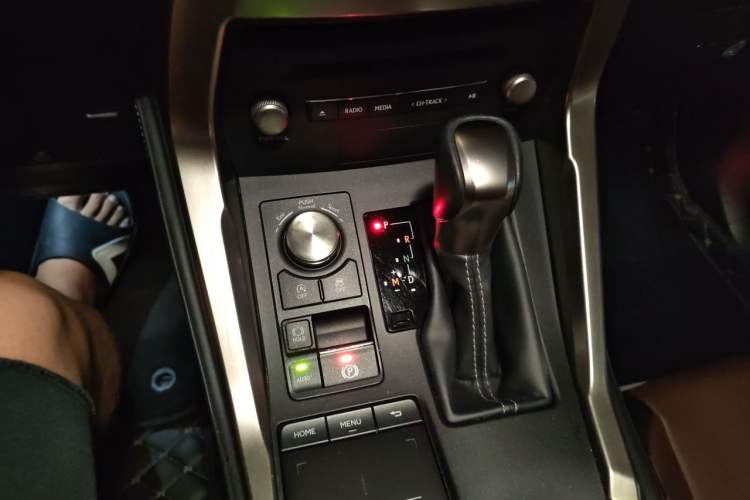 Used Lexus NX 2018 200 Front-Wheel-Drive X-Trail Version China V Standard Gear Lever
