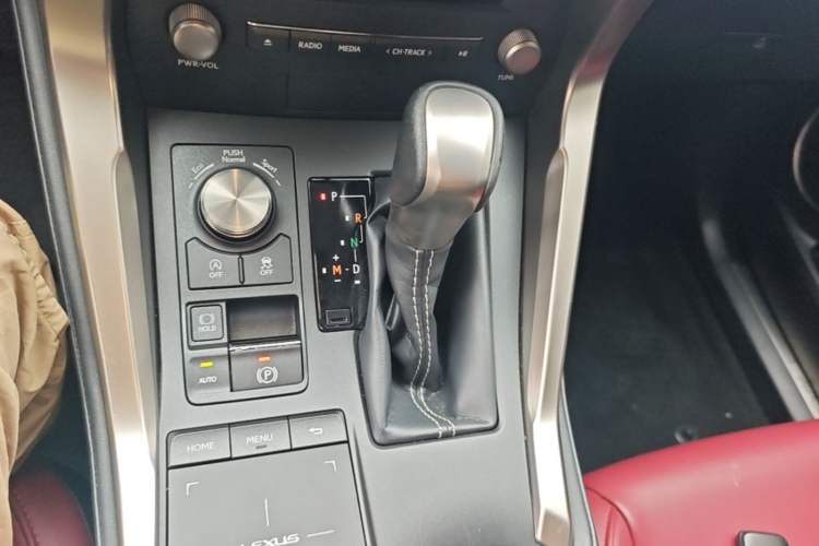 Used Lexus NX 2018 200 Front-Wheel-Drive X-Trail Version China V Standard Gear Lever