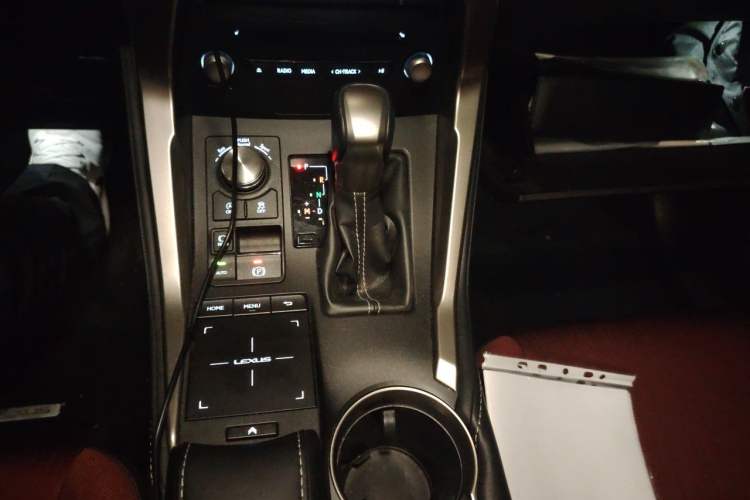Used Lexus NX 2018 200 Front-Wheel-Drive X-Trail Version China V Standard Gear Lever