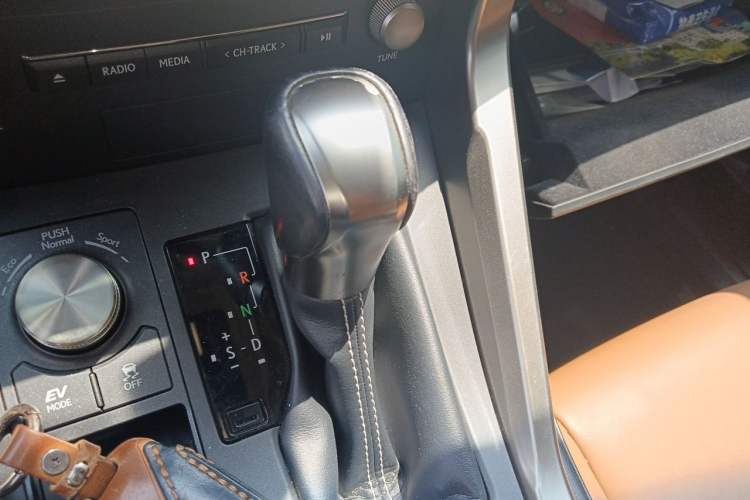 Used Lexus NX 2018 300h Front-Wheel-Drive FENGSHANG Version China V Emission Standard Gear Lever