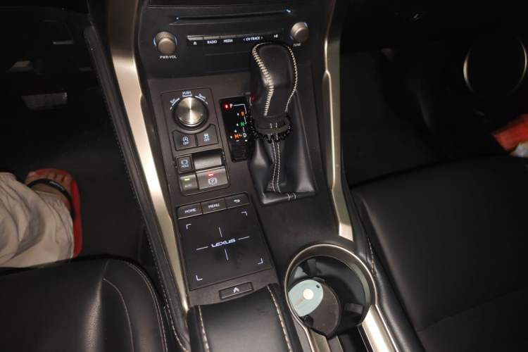 Used Lexus NX 2018 200 All-Wheel Drive FENGSHANG Version China VI Standard Gear Lever