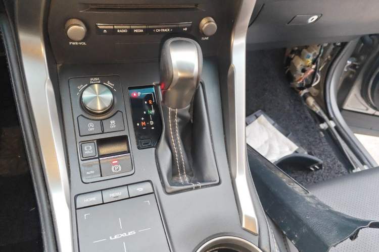 Used Lexus NX 2018 200 Front-Wheel-Drive X-Trail Version China V Standard Gear Lever