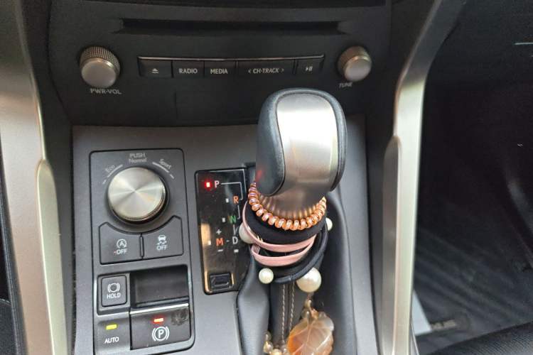 Used Lexus NX 2018 200 Front-Wheel-Drive X-Trail Version China V Standard Gear Lever