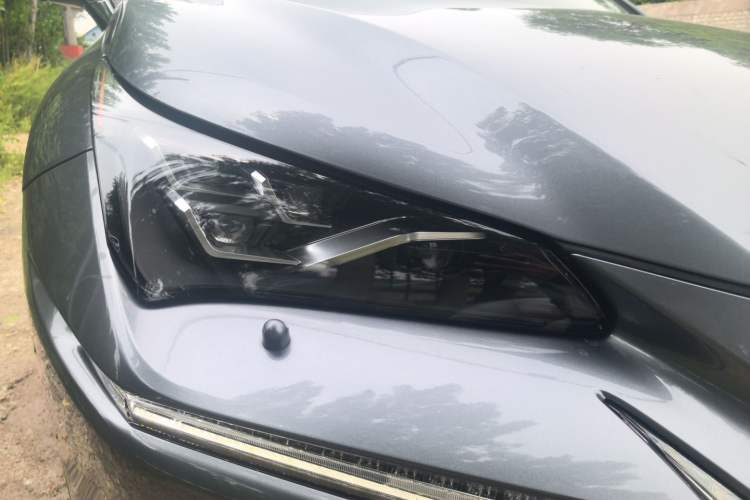 Used Lexus NX 2018 300h All-Wheel-Drive FENGZHI Edition China V Emission Standard Right Front Headlight