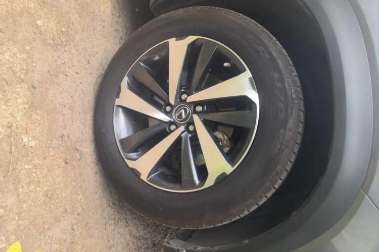 Used Lexus NX 2018 300h All-Wheel-Drive FENGZHI Edition China V Emission Standard Right Front Wheel Hub