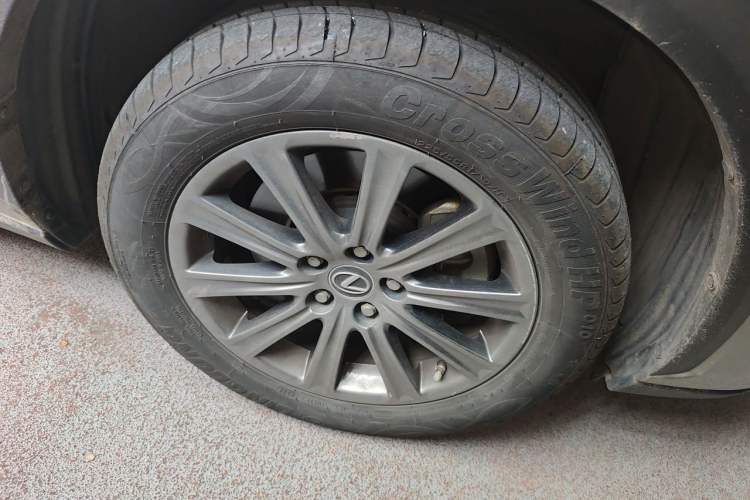 Used Lexus NX 2018 300 Front-Drive Freeline Edition Right Front Wheel Hub