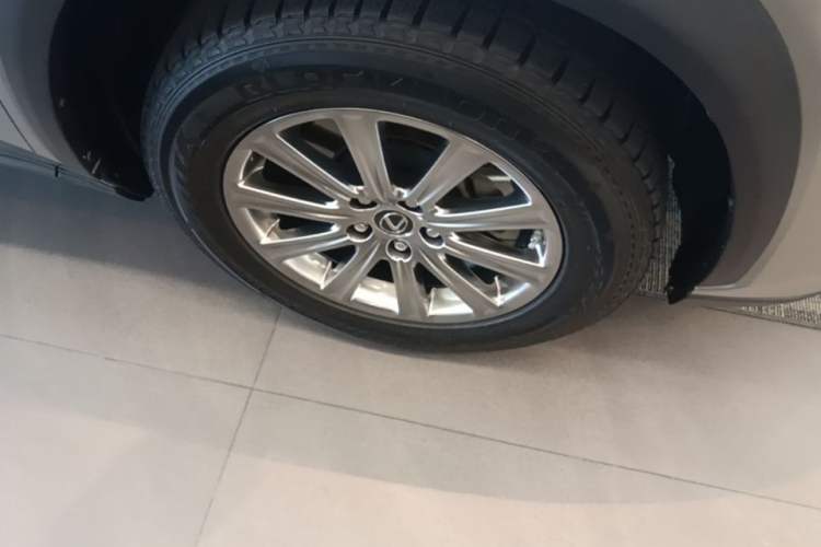 Used Lexus NX 2018 300 Front-Drive Freeline Edition Right Front Wheel Hub