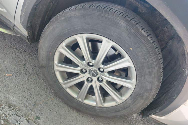 Used Lexus NX 2018 300 Front-Drive Freeline Edition Right Front Wheel Hub