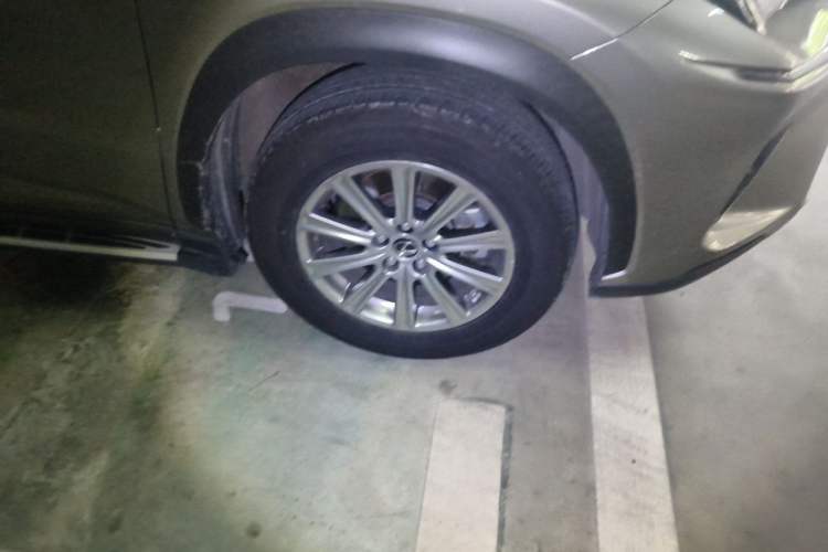 Used Lexus NX 2018 300h Front-Wheel-Drive FENGSHANG Version China V Emission Standard Right Front Wheel Hub