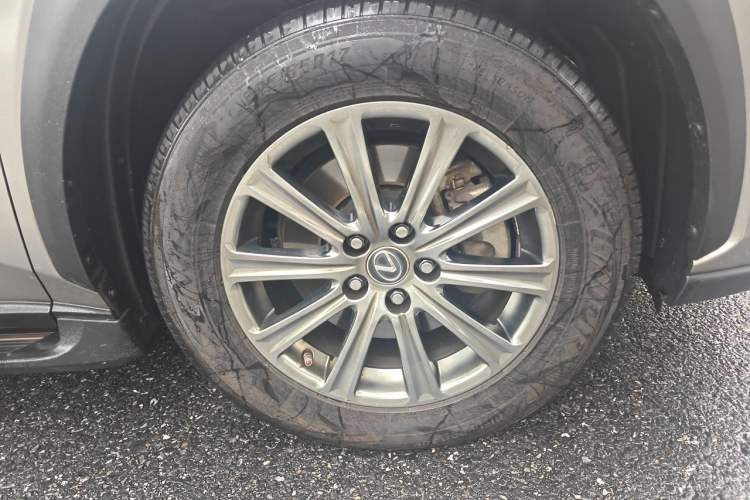 Used Lexus NX 2018 300 Front-Drive Freeline Edition Right Front Wheel Hub