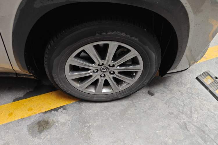 Used Lexus NX 2018 300 Front-Drive Freeline Edition Right Front Wheel Hub