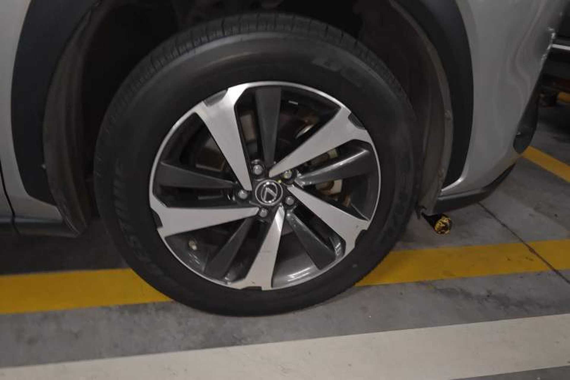 Used Lexus NX 2018 300h All-Wheel-Drive FENGZHI Edition China V Emission Standard Right Front Wheel Hub