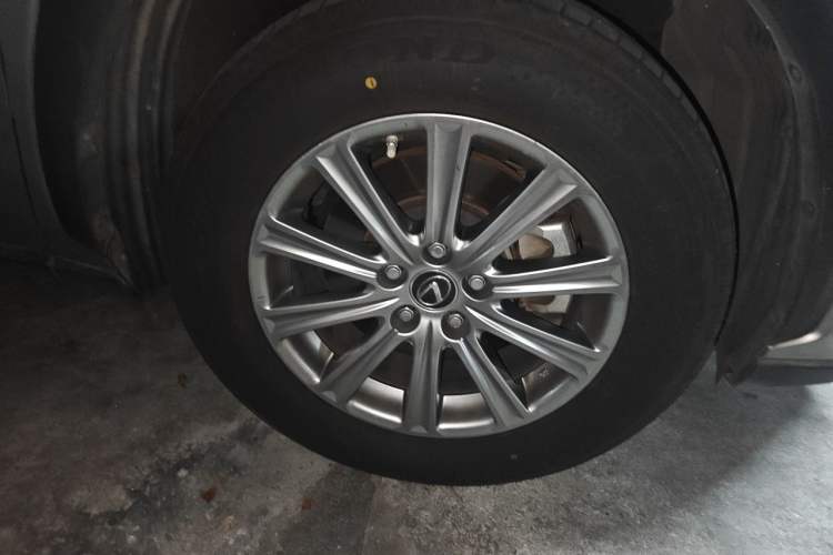 Used Lexus NX 2018 200 Front-Wheel-Drive X-Trail Version China V Standard Right Front Wheel Hub