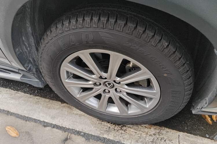 Used Lexus NX 2018 300 Front-Drive Freeline Edition Right Front Wheel Hub