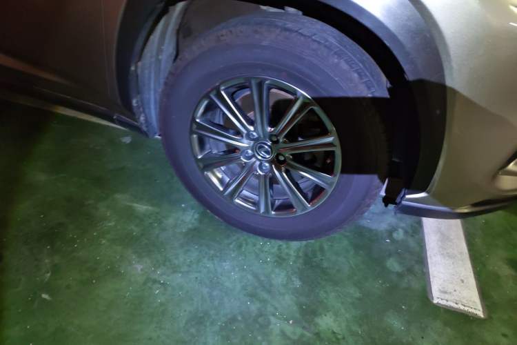 Used Lexus NX 2018 200 Front-Wheel-Drive X-Trail Version China V Standard Right Front Wheel Hub