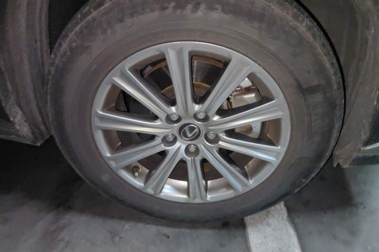 Used Lexus NX 2018 200 Front-Wheel-Drive X-Trail Version China V Standard Right Front Wheel Hub