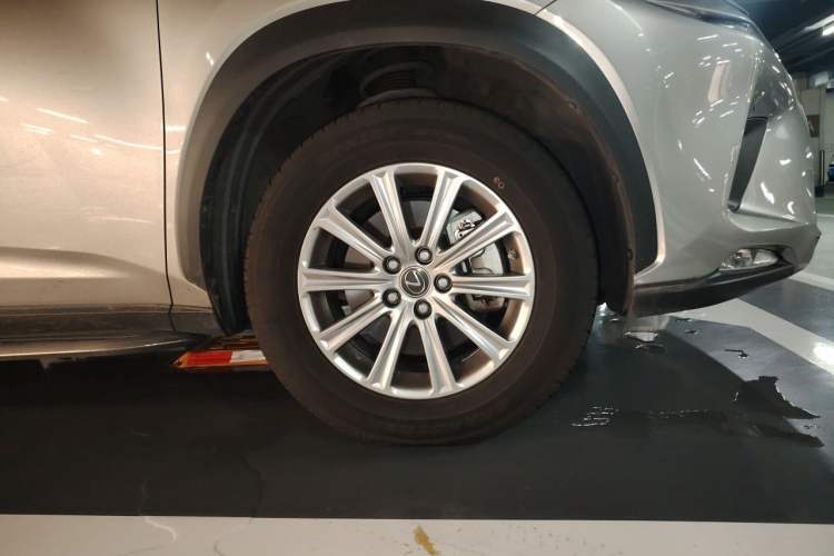 Used Lexus NX 2018 200 Front-Wheel-Drive X-Trail Version China V Standard Right Front Wheel Hub