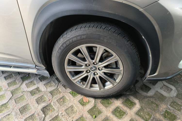 Used Lexus NX 2018 300 Front-Drive Freeline Edition Right Front Wheel Hub