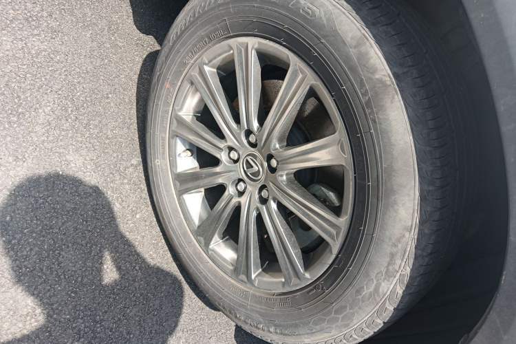 Used Lexus NX 2018 300h Front-Wheel-Drive FENGSHANG Version China V Emission Standard Right Front Wheel Hub