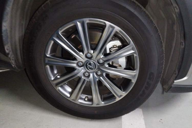 Used Lexus NX 2018 300 Front-Drive Freeline Edition Right Front Wheel Hub
