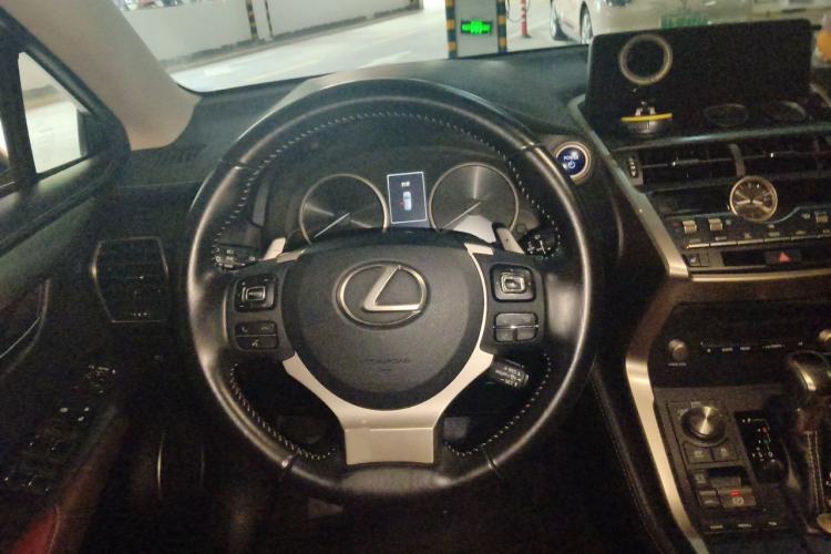 Used Lexus NX 2018 300h Front-Wheel-Drive FENGSHANG Version China V Emission Standard Steering Wheel