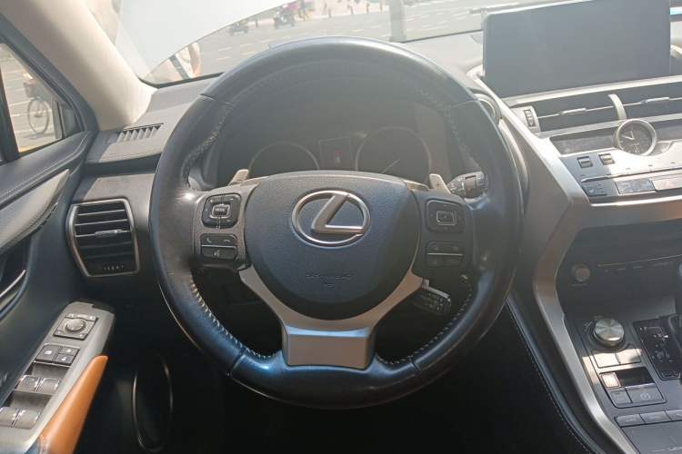 Used Lexus NX 2018 300h Front-Wheel-Drive FENGSHANG Version China V Emission Standard Steering Wheel