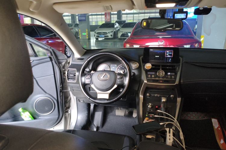 Used Lexus NX 2018 200 Front-Wheel-Drive Xingxing Edition China VI Standard Steering Wheel
