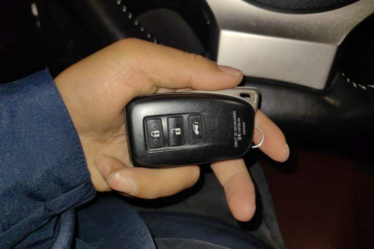 Used Lexus NX 2018 300h Front-Wheel-Drive FENGSHANG Version China V Emission Standard Vehicle Key