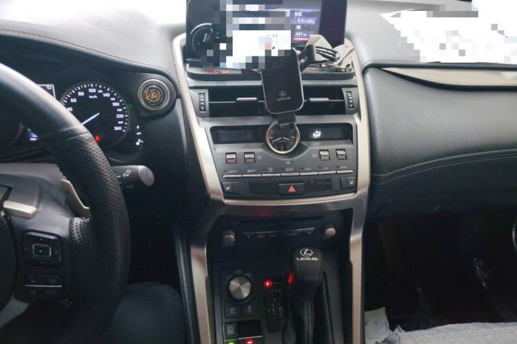 Used Lexus NX 2018 300h Front-Wheel-Drive FENGSHANG Version China V Emission Standard Audio And AC Panel