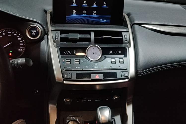 Used Lexus NX 2018 300h Front-Wheel-Drive FENGSHANG Version China V Emission Standard Audio And AC Panel
