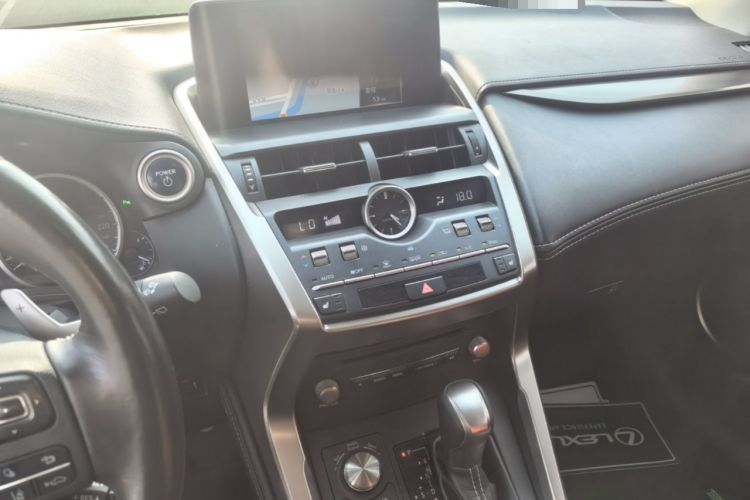 Used Lexus NX 2018 300h Front-Wheel-Drive FENGSHANG Version China V Emission Standard Audio And AC Panel