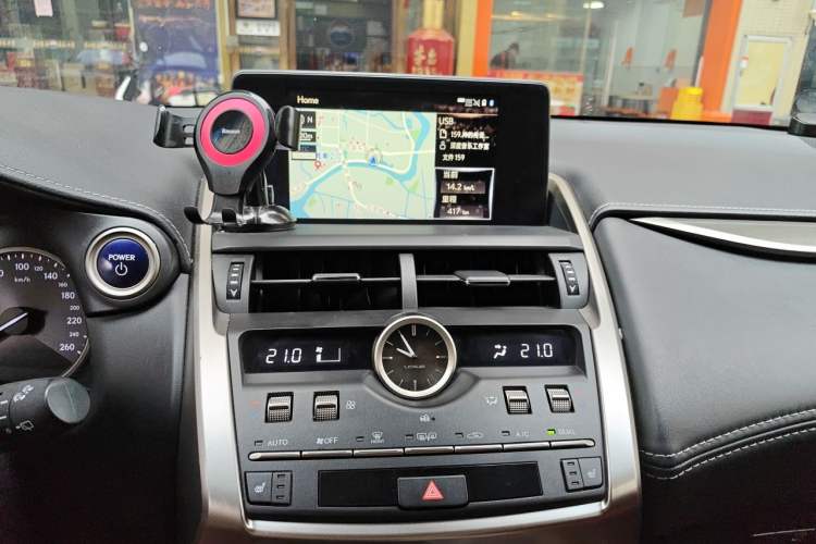 Used Lexus NX 2018 300h Front-Wheel-Drive FENGSHANG Version China V Emission Standard Audio And AC Panel