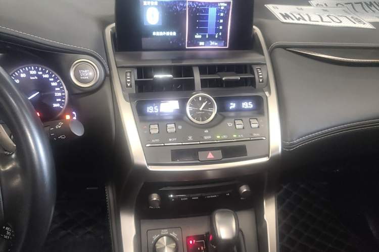 Used Lexus NX 2018 200 Front-Wheel-Drive Xingxing Edition China VI Standard Audio And AC Panel