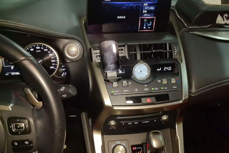 Used Lexus NX 2018 200 Front-Wheel-Drive X-Trail Version China V Standard Audio And AC Panel