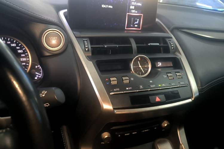 Used Lexus NX 2018 200 Front-Wheel-Drive Xingxing Edition China VI Standard Audio And AC Panel