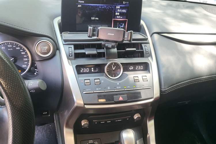 Used Lexus NX 2018 200 Front-Wheel-Drive Xingxing Edition China VI Standard Audio And AC Panel