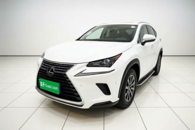 Lexus NX 2018 200 All-Wheel Drive Fēngshàng Version China V Standard مستعملة