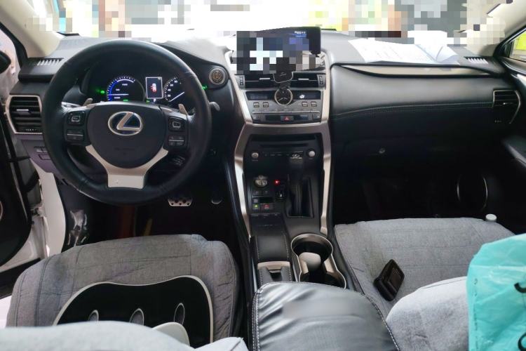 Used Lexus NX 2018 300h Front-Wheel-Drive FENGSHANG Version China V Emission Standard Center Console