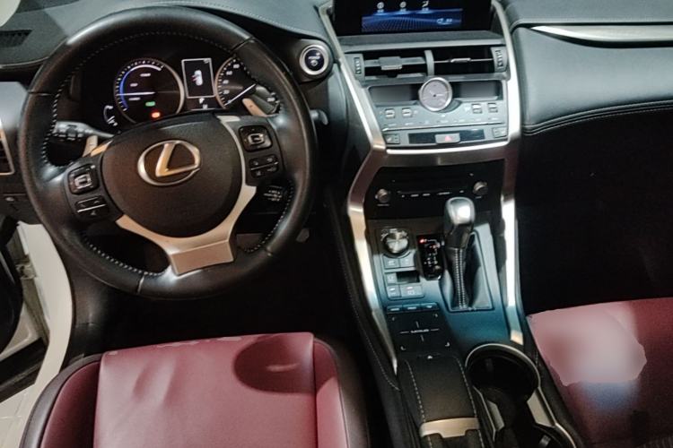 Used Lexus NX 2018 300h Front-Wheel-Drive FENGSHANG Version China V Emission Standard Center Console